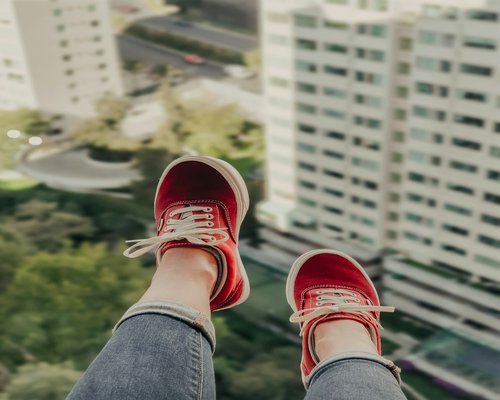 Tenis cómodos para caminar por la ciudad